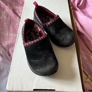 Merrell Encore Adams Flats Shorts Kids Girls Outdoor Suede Black 8